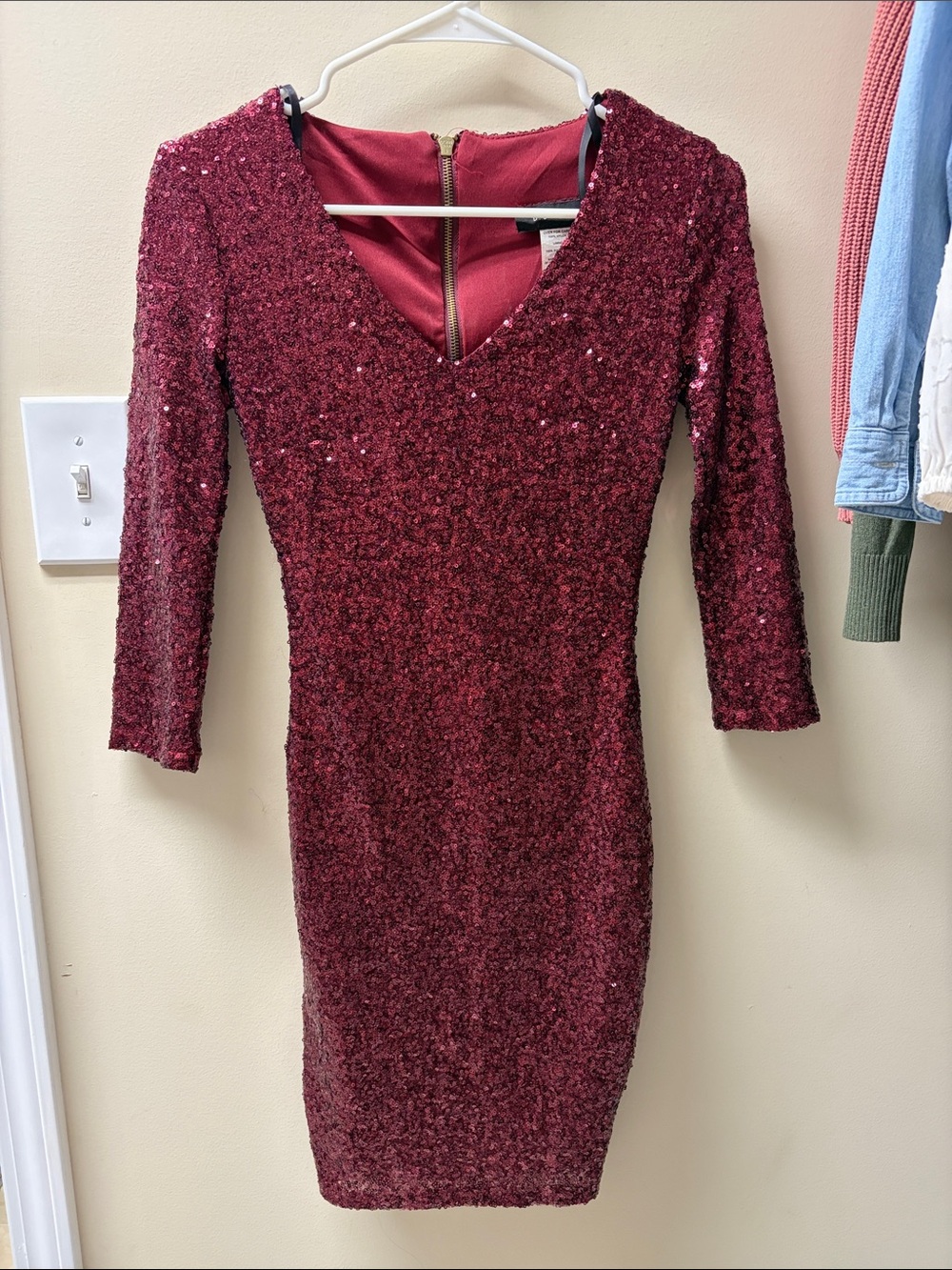 Women’s Sequin V-Neck Bodycon Dress - Burgundy
